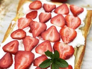 Quick and Easy Puff Pastry Desserts With Strawberries